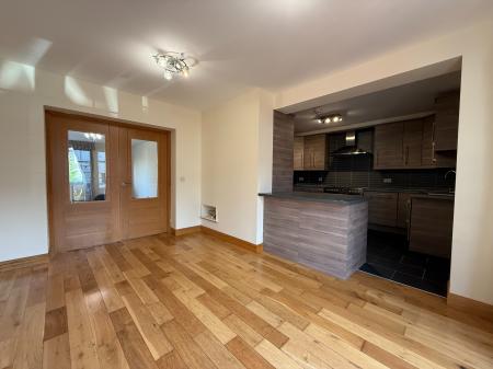 4 bedroom Terraced House to let in Montrose Drive, Bearsden
