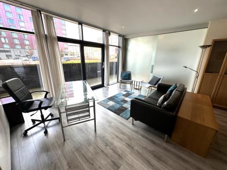 2 bedroom Flat to let in Finnieston Street, Finnieston