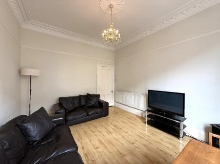 2 bedroom Flat to let in Kilmarnock Road, Shawlands