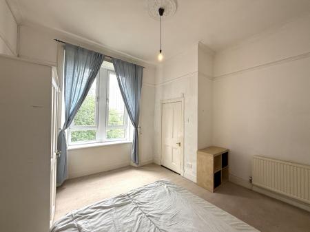 2 bedroom Flat to let in Kilmarnock Road, Shawlands