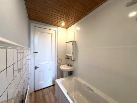 2 bedroom Flat to let in Kilmarnock Road, Shawlands