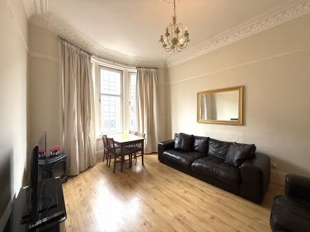 2 bedroom Flat to let in Kilmarnock Road, Shawlands