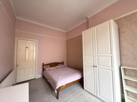 2 bedroom Flat to let in Kilmarnock Road, Shawlands