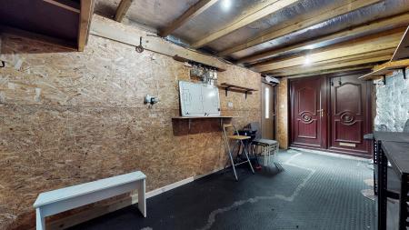 3 bedroom End of terrace house for sale in Ashgill Road