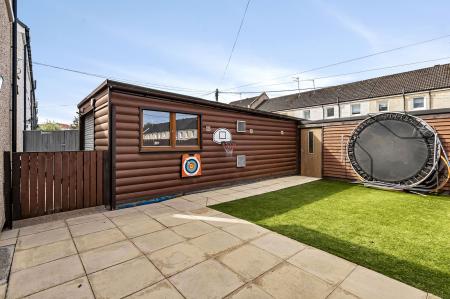 3 bedroom End of terrace house for sale in Ashgill Road