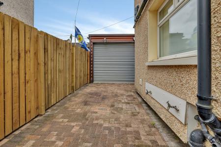 3 bedroom End of terrace house for sale in Ashgill Road