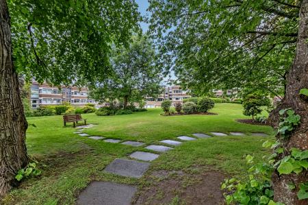 1 bedroom Flat for sale in Lothian Court, Shawlands