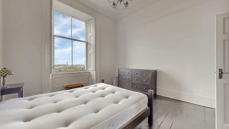 1 bedroom Flat for sale in Woodlands Terrace, Park District