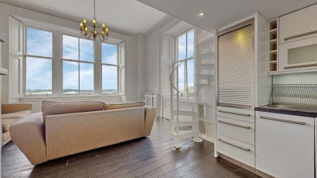 1 bedroom Flat for sale in Woodlands Terrace, Park District
