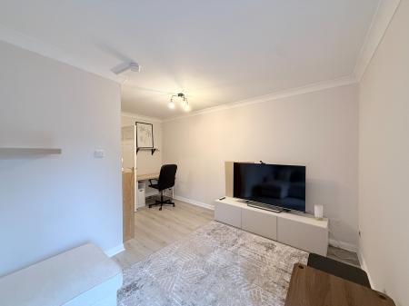 1 bedroom Flat to let in Turnbull Street, Saltmarket