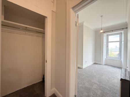 1 bedroom Flat to let in Eastwood Avenue, Shawlands