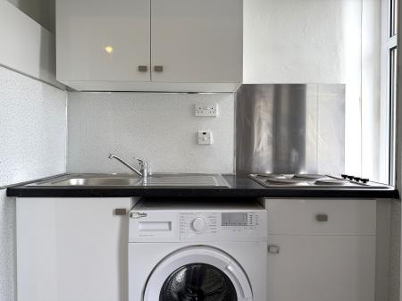 1 bedroom Flat to let in Eastwood Avenue, Shawlands