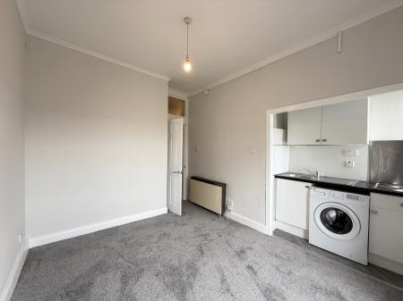 1 bedroom Flat to let in Eastwood Avenue, Shawlands