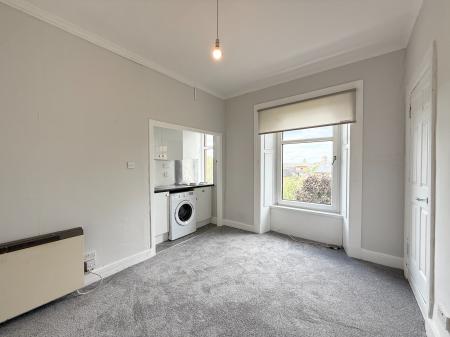 1 bedroom Flat to let in Eastwood Avenue, Shawlands