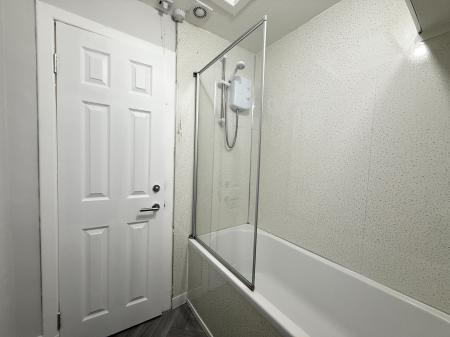 1 bedroom Flat to let in Eastwood Avenue, Shawlands