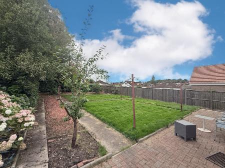 3 bedroom Bungalow to let in Rannoch Drive, Bearsden