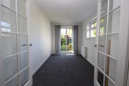 2 bedroom Semi-detached house to let in Hawthorn Avenue, Bearsden