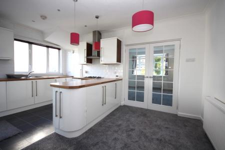 2 bedroom Semi-detached house to let in Hawthorn Avenue, Bearsden