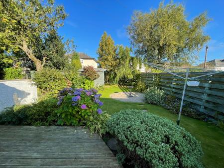 2 bedroom Semi-detached house to let in Hawthorn Avenue, Bearsden