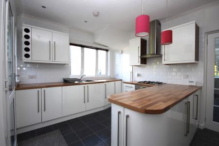 2 bedroom Semi-detached house to let in Hawthorn Avenue, Bearsden