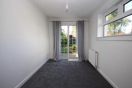 2 bedroom Semi-detached house to let in Hawthorn Avenue, Bearsden