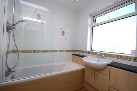 2 bedroom Semi-detached house to let in Hawthorn Avenue, Bearsden
