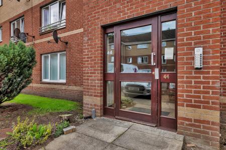 2 bedroom Flat for sale in Quarryknowe Street, Parkhead