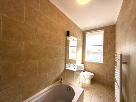 2 bedroom Flat to let in Dinart Street, Riddrie