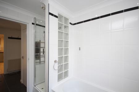 2 bedroom Flat to let in Pollokshields Square, Pollokshields