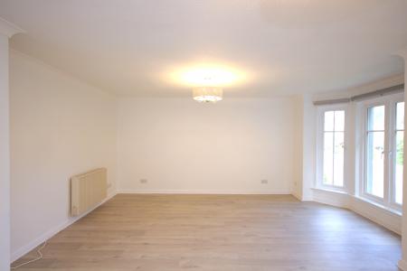 2 bedroom Flat to let in Pollokshields Square, Pollokshields