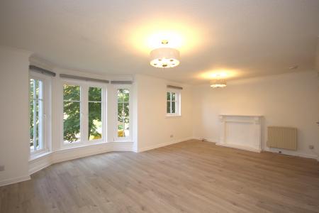 2 bedroom Flat to let in Pollokshields Square, Pollokshields