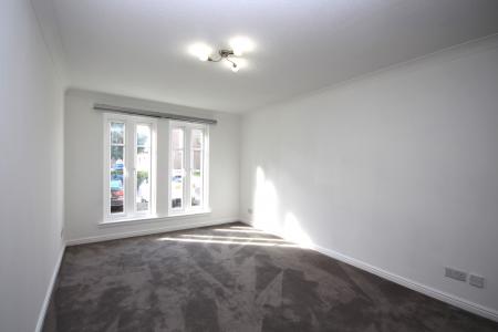 2 bedroom Flat to let in Pollokshields Square, Pollokshields