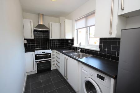 2 bedroom Semi-detached house to let in Millhouse Drive, Kelvindale