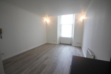 2 bedroom Flat to let in Clarendon Court, Maryhill, Glasgow, G20