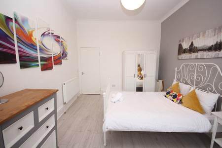 1 bedroom Flat to let in Clarkston Road, Cathcart