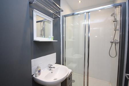 1 bedroom Flat to let in Clarkston Road, Cathcart