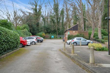 1 bedroom Apartment for sale in Uxbridge Road, Pinner, HA5