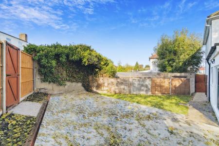 2 bedroom Flat to let in The Grange, Wembley, HA0