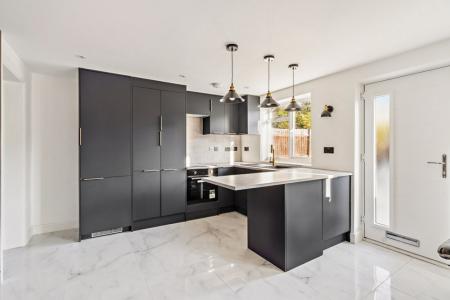 1 bedroom House share to let in Weald Rise, Harrow Weald, Harrow, HA3