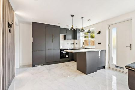 1 bedroom House share to let in Weald Rise, Harrow Weald, Harrow, HA3