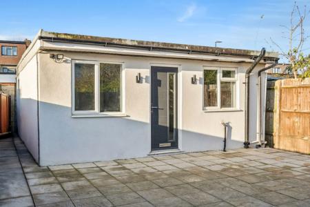 1 bedroom House share to let in Weald Rise, Harrow Weald, Harrow, HA3