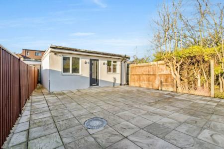 1 bedroom House share to let in Weald Rise, Harrow Weald, Harrow, HA3