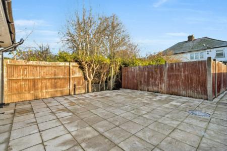 1 bedroom House share to let in Weald Rise, Harrow Weald, Harrow, HA3