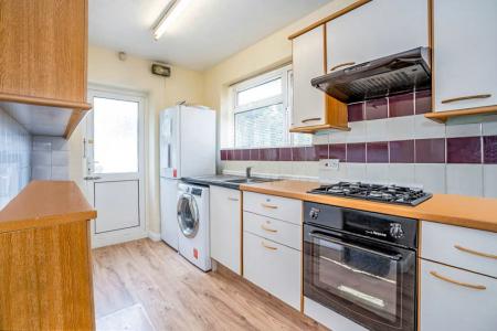 2 bedroom Flat to let in Stonegrove, Edgware, HA8