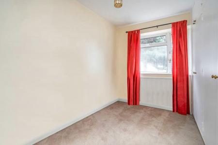 2 bedroom Flat to let in Stonegrove, Edgware, HA8