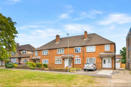 2 bedroom Flat to let in Stonegrove, Edgware, HA8