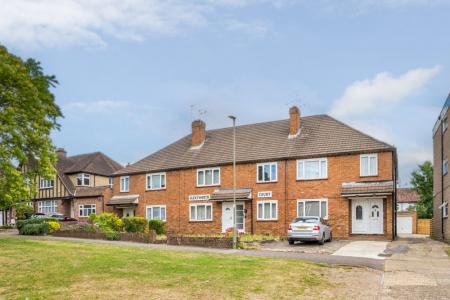 2 bedroom Flat to let in Stonegrove, Edgware, HA8