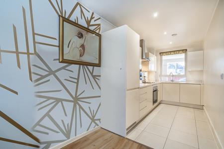 2 bedroom Apartment to let in 107 Marsh Road, Pinner, HA5