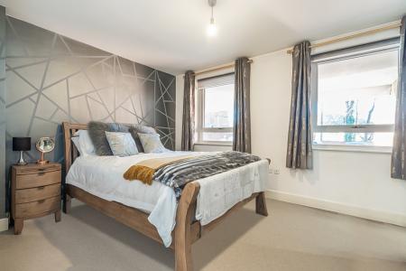 2 bedroom Apartment to let in 107 Marsh Road, Pinner, HA5