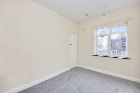 2 bedroom Flat to let in Gifford Gardens, Hanwell, W7